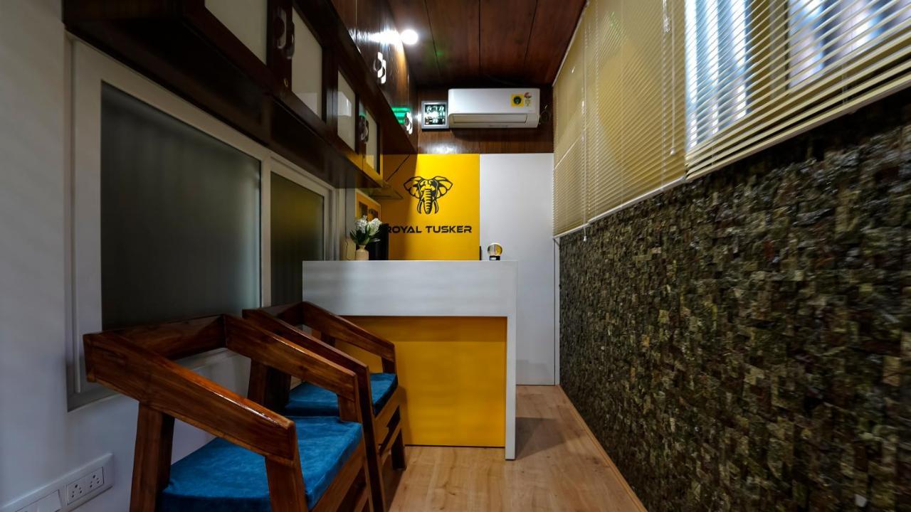 Royal Tusker Luxury Service Apartments مَسّور المظهر الخارجي الصورة
